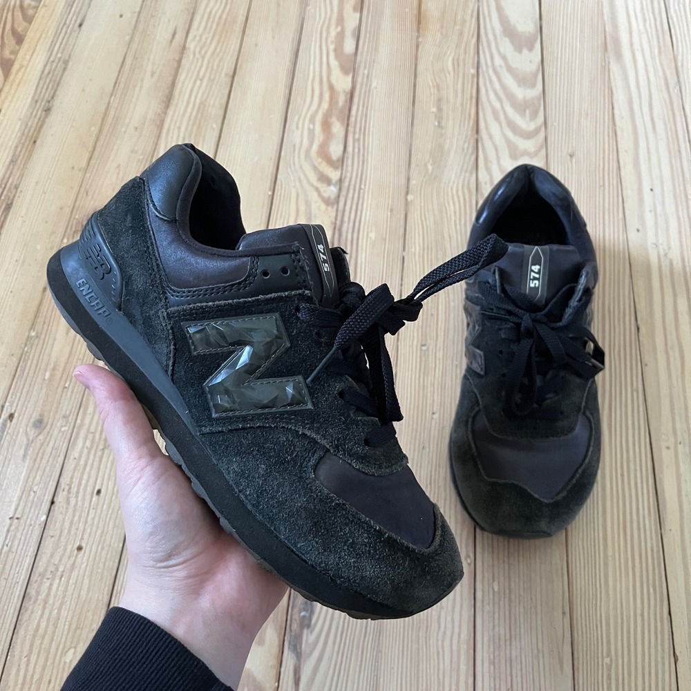 New Balance 574 Black Onyx Sneakers womens 8.5 Black Suede Low Top Runners